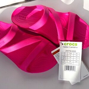 NWT Crocs Slides Kadee II Women’s Small-Bright Pink